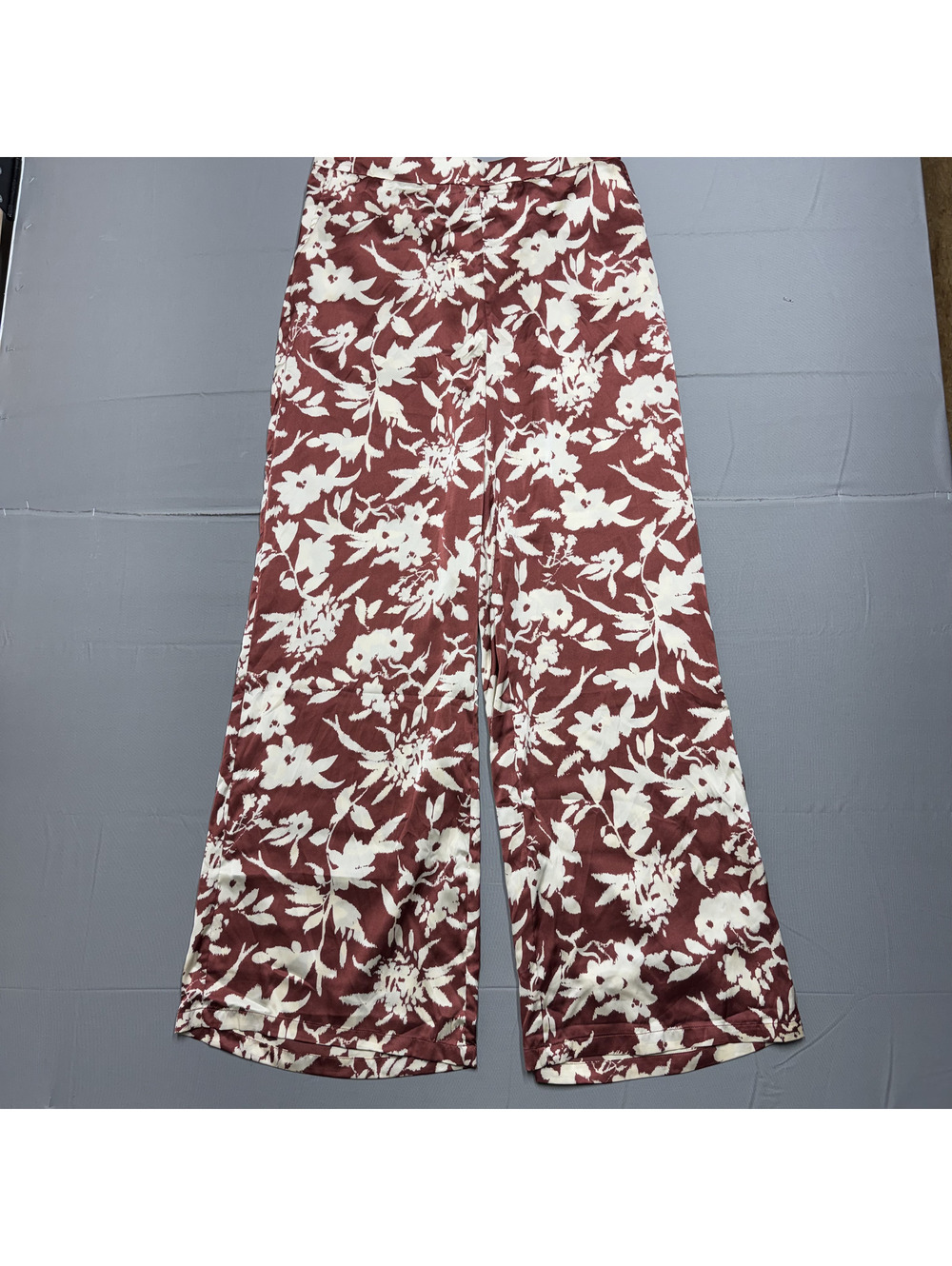 Windsor Womens Wide Leg Satin Floral Pants L Rust White Boho Flowy NWT